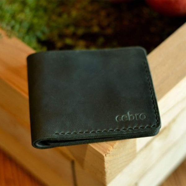Classic dark green leather wallet from Cebro series