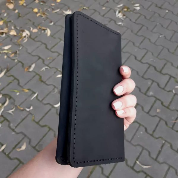 Czarny skórzany męski portfel ręcznie robiony Portmonetka męska od Luniko. Duży pojemny stylowy portfel z miejscem na telefon