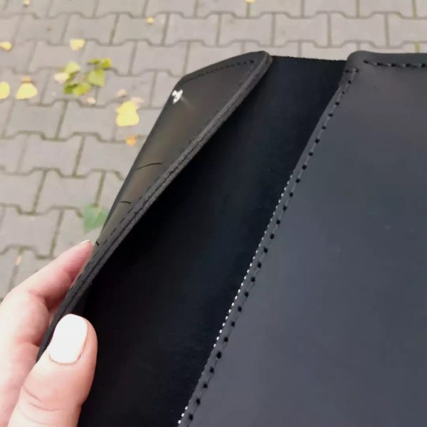 Czarny skórzany męski portfel ręcznie robiony Portmonetka męska od Luniko. Duży pojemny stylowy portfel z miejscem na telefon