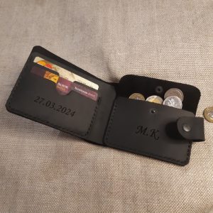 Portfel męski zapinany czarny z grawerem skórzany na karty na banknoty z kieszenią na monety z zatrzaskiem handmade ręcznie robiony