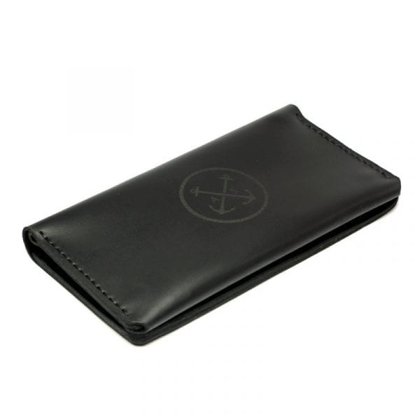 Der schwarze handgemachte Portemonnaie Black leather handmade wallet by Luniko. Maritime Series