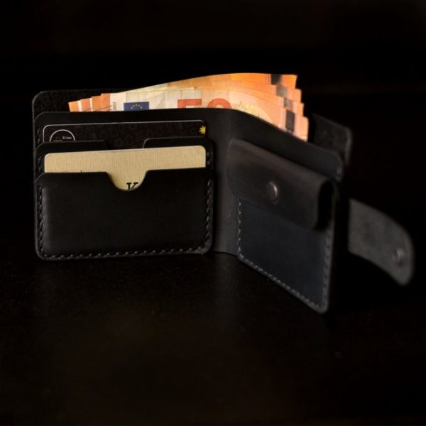 portfel meski skorzany z zapieciem czarny handmade wallet open bifold