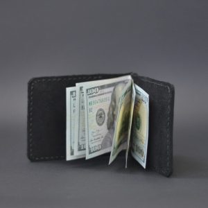 Ledergeldbörse mit Geldklammer für Männer handgefertigt aus schwarzem echtem Leder mit zwei Fächern für Kreditkarten. Bestes Geschenk zum Jahrestag