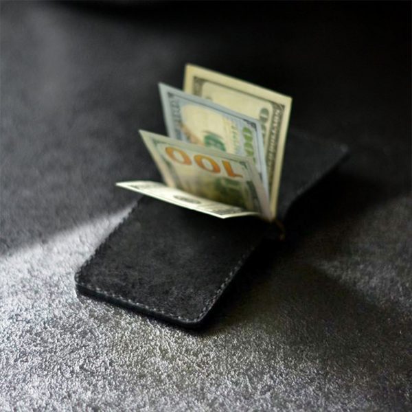 Skórzany męski portfel z klipsem na banknoty, grawerowany. Czarna ręcznie robiona banknotówka, skóra