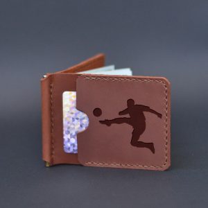 Brązowy skórzany portfel męski z klipsem na pieniądze z grawerem Piłkarz