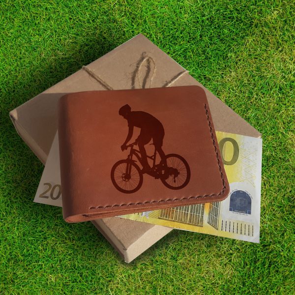 Brązowy skórzany męski portfel ręcznie robiony z grawerem "Rowerzysta" Prezent dla rowerzysty, prezent dla męża na rocznicę