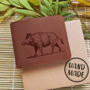 Present for Hunter 01 ➤➤ Leather men's wallet with engraving "Wild Boar" Portfel męski skórzany ręcznie robiony z grawerem "Dzik" Prezent Dla męża lub ojca Myśliwego Prezent Dla Leśnika