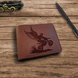 Skórzany męski brązowy ręcznie robiony portfel z grawerem "Żużel" Prezent dla motocyklisty Prezent dla fana żużla