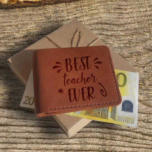 Brązowy skórzany męski portfel ręcznie robiony handmade z grawerem „Best Teacher Ever” Elegancki prezent dla nauczyciela