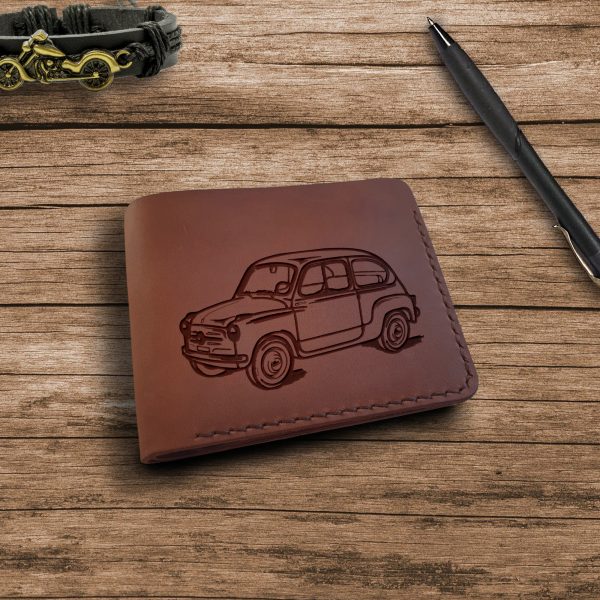 Brązowy męski skórzany portfel handmade z grawerem "Small car". Pomysł na prezent dla fana motoryzacji, dla kierowcy