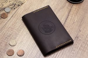 Skórzane etui na paszport ręcznie szyty Prezent dla podróżnika Covers for documents