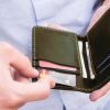 Cartera de piel minimalista con cuatro ranuras para tarjetas, dos compartimentos ocultos para billetes o documentos en papel, y opción de grabado - Imagen 8