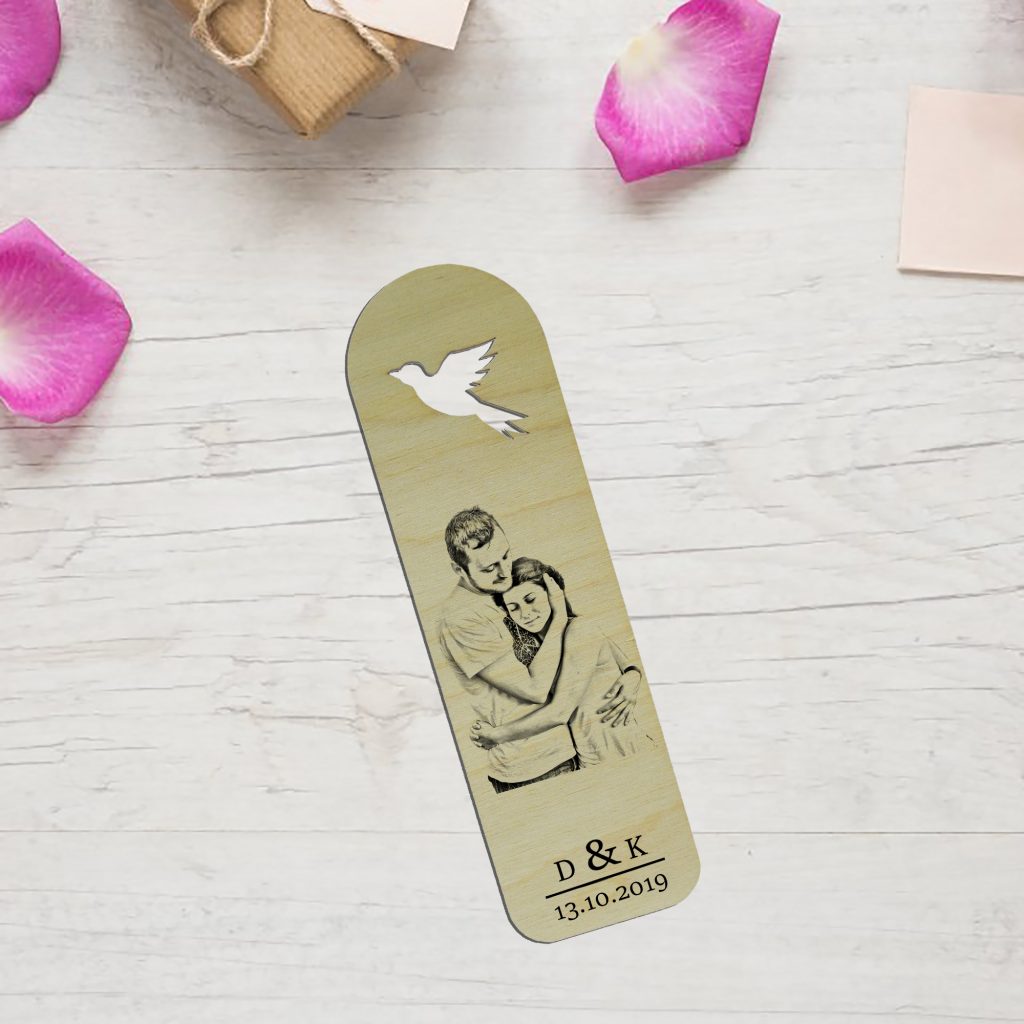 Personalized Wooden Bookmark The anniversary of the first date? What gift to choose?