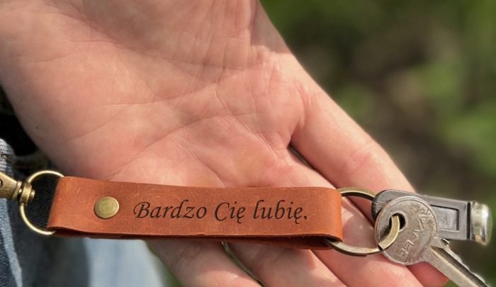 Brelok do kluczy z grawerem ➤ z imieniem ➤ dla taty ➤ dla chłopaka ➤ dla mężczyzny ➤ na dzien ojca ➤ personalizowany skórzany breloczek handmade