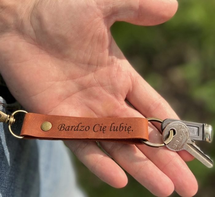 Brelok do kluczy z grawerem ➤ z imieniem ➤ dla taty ➤ dla chłopaka ➤ dla mężczyzny ➤ na dzien ojca ➤ personalizowany skórzany breloczek handmade