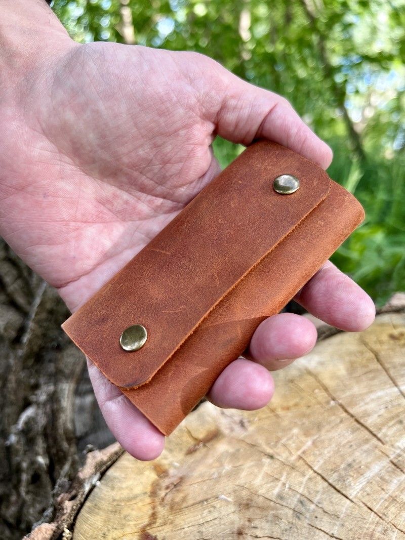 Personalisiertes Schlüsseletui aus Leder mit Gravur