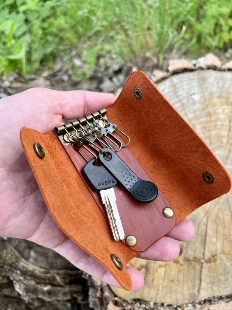 Leather key case for 6 keys - brown, handmade by Luniko