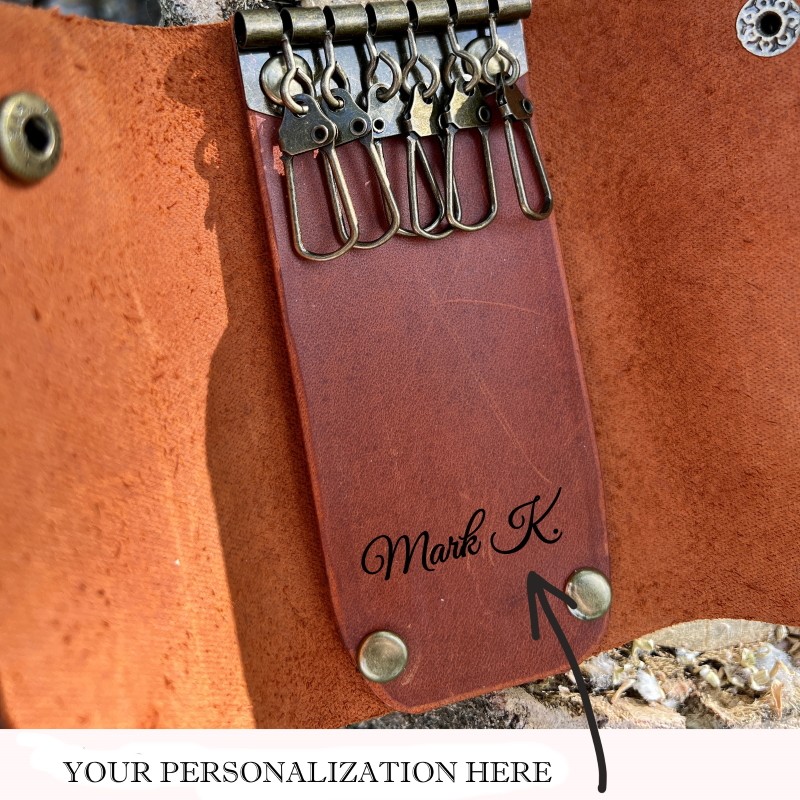 Personalisiertes Schlüsseletui aus Leder mit Gravur