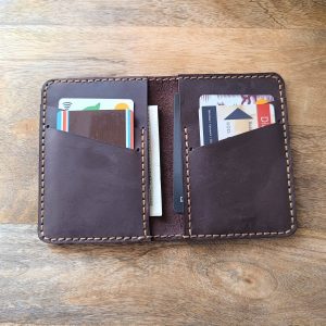 Минималистичный тонкий кожаный кошелек для мужчин Персонализированный мужской бумажник ручной работы для карт и купюр