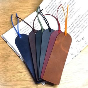 Personalized leather bookmarks by Luniko.