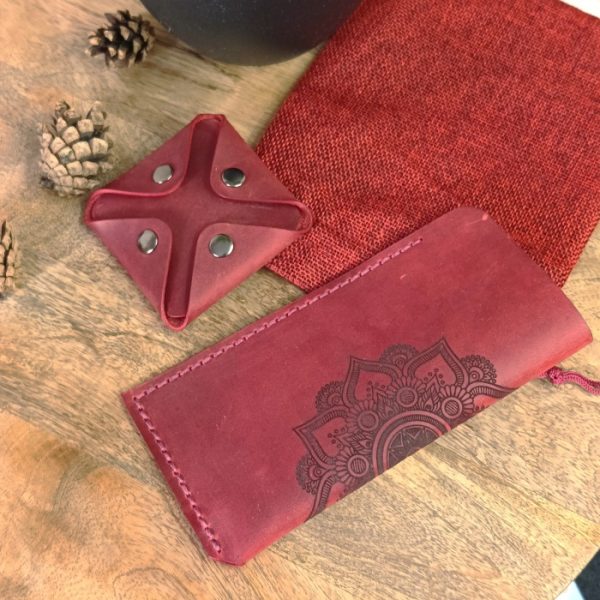 Women's coin purse wallet with engraving. Personalized red leather coin pouch. Handmade leather engraved small coin case. Custom wallet for coins