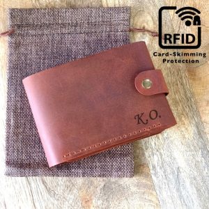 Mens RFID leather wallet with engraving for 11 cards, with space for banknotes, 2 places for photos or ID with coin pocket with zipper