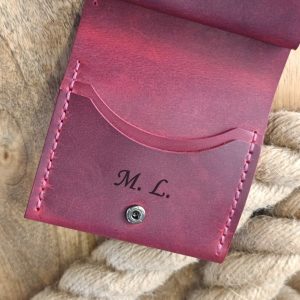 Portefeuille pour femme en cuir bordeaux avec gravure Mandala et nom, initiales, texte etc. Cadeau de Noël personnalisé pour femme