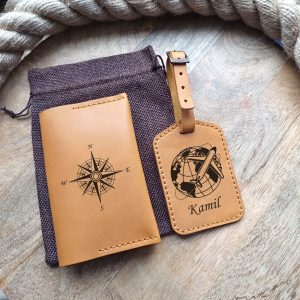 Geschenksets aus handgefertigten Lederwaren sind eine einzigartige Gelegenheit, ein raffiniertes und solides Geschenk zu einem vernünftigen Preis zu machen.  