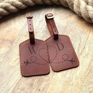 Set of two luggage tags. Personalized 2 leather luggage tags with engraving. Personalized wedding gifts. Couple gifts. Anniversary gifts